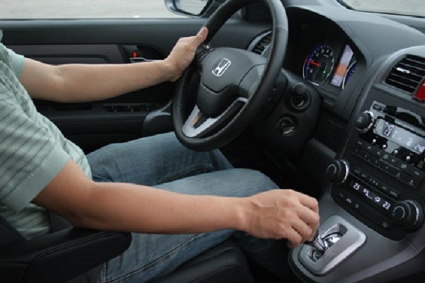 Kinh nghiệm lái xe ô tô an toàn cho người mới lái
